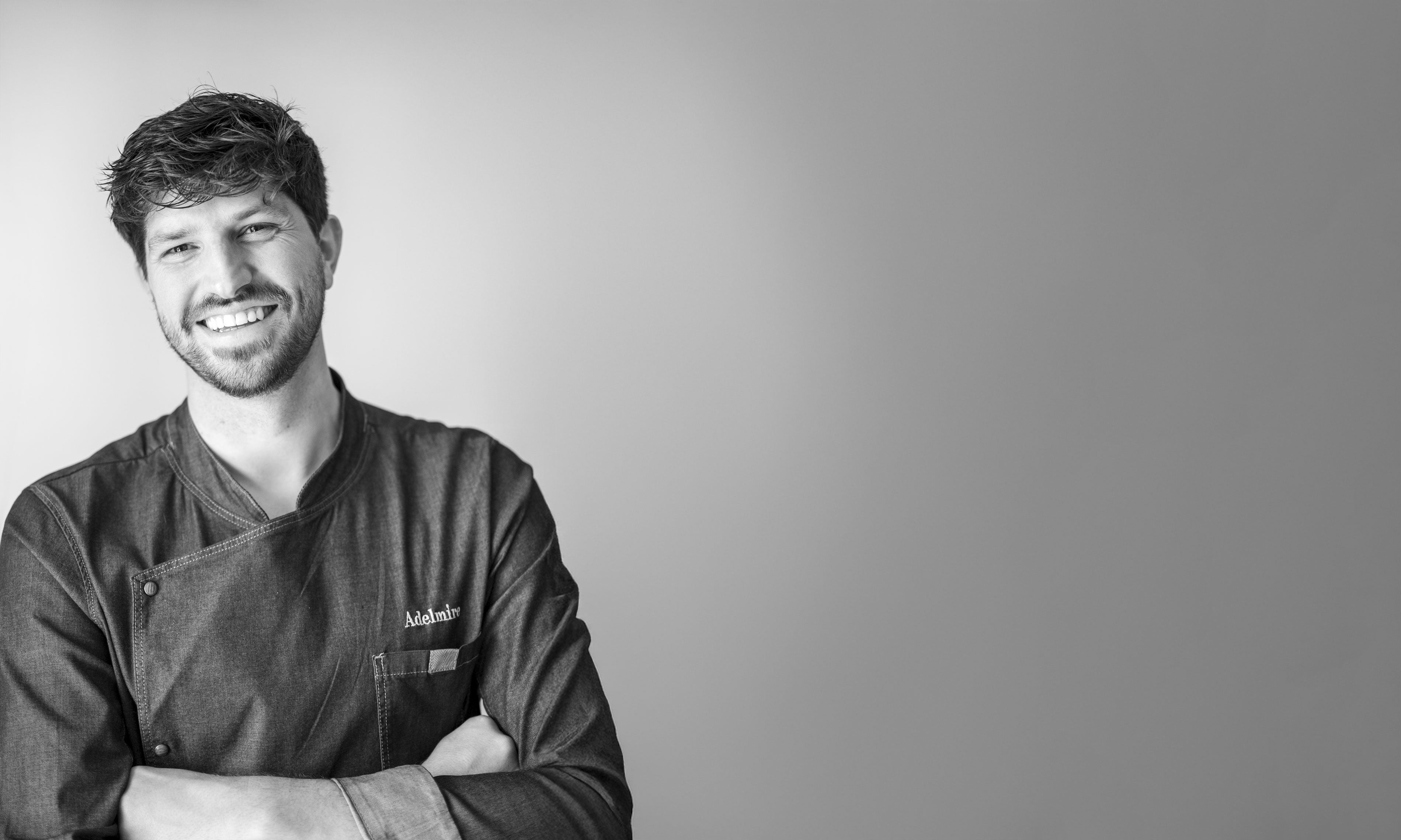 Victor Boivin, fondateur d'Adelmire, dans son atelier de joaillerie au Pays basque